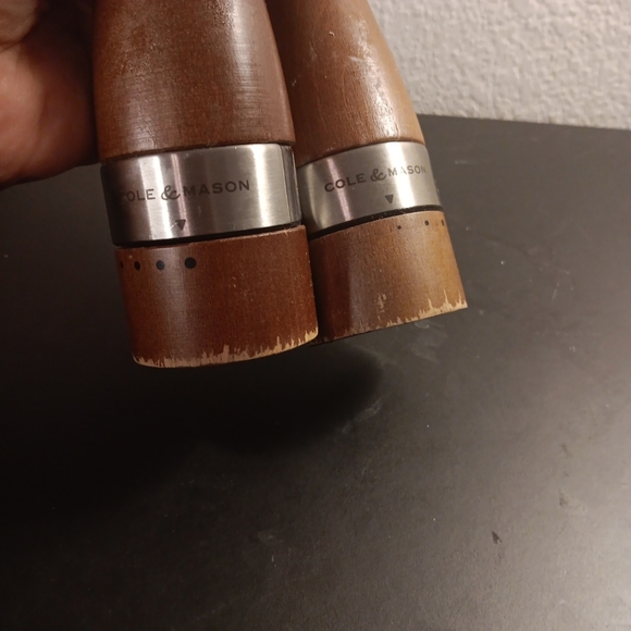 EXQUISITE VTG COLE & MASON Oldbury Wood Salt and Pepper Grinder Set. - Picture 5 of 7